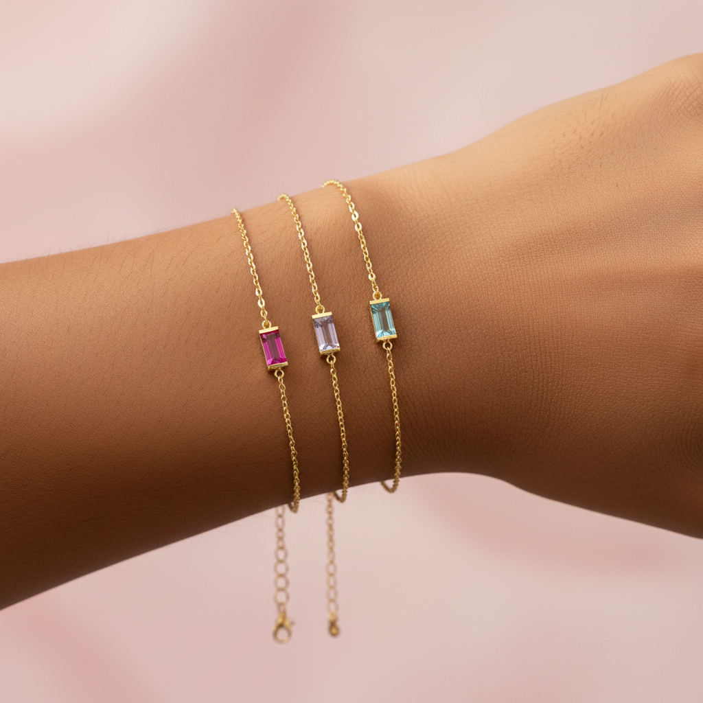 Bracciali Birthstone impilati - azzurro, lilla e fucsia