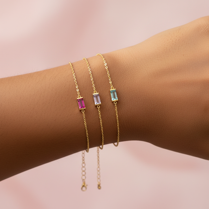 Bracciali Birthstone impilati - azzurro, lilla e fucsia