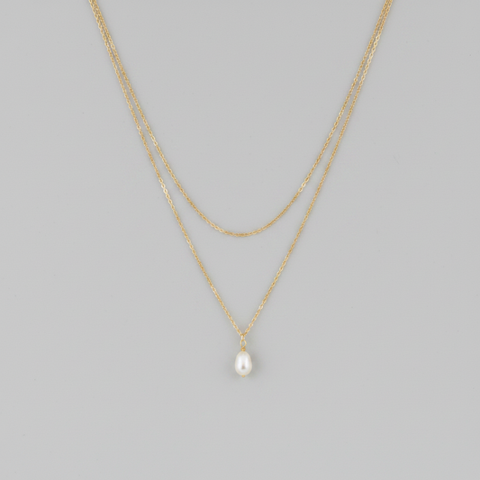 Collana doppia gold perla - sfondo grigio chiaro piatto