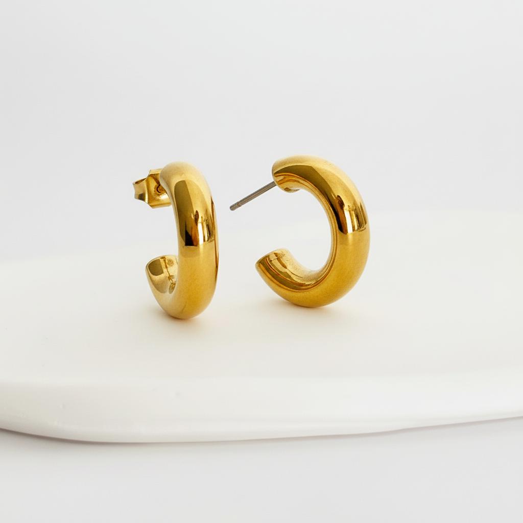 Orecchini semicerchio 6mm gold con farfallina